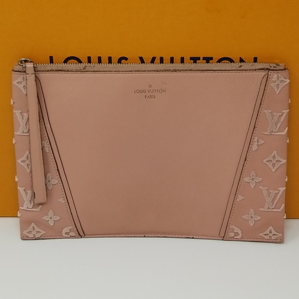 SOLD LV Pochette W MonogramVeau Cachemire in Magnolia - Picture 2 of 12